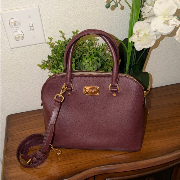 Michael Kors Cindy Medium Dome Satchel in Saffiano Leather. - Picture 1 of 7